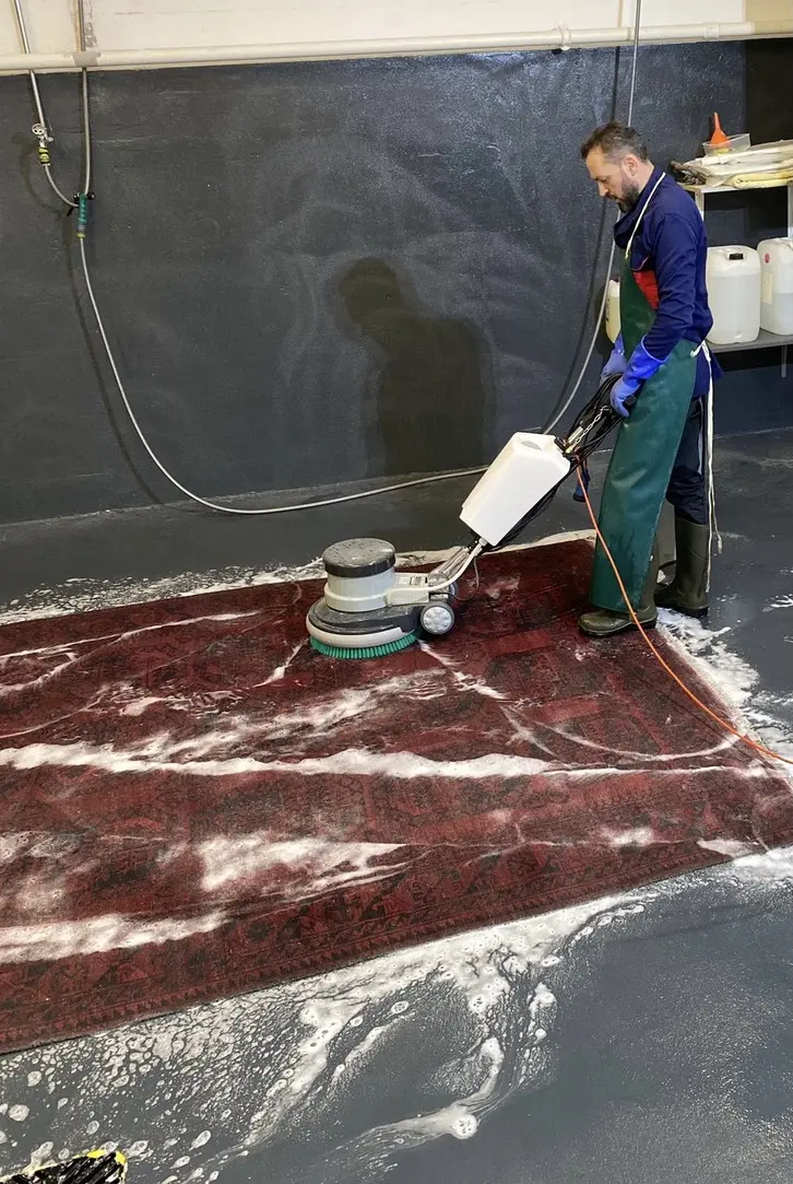 Teppichwäsche im Reinigungsbetrieb von FAB